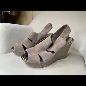 Kenneth Cole Reaction Shoes Leather sandals peep toe wedge Metallic Taupe Tan 9M